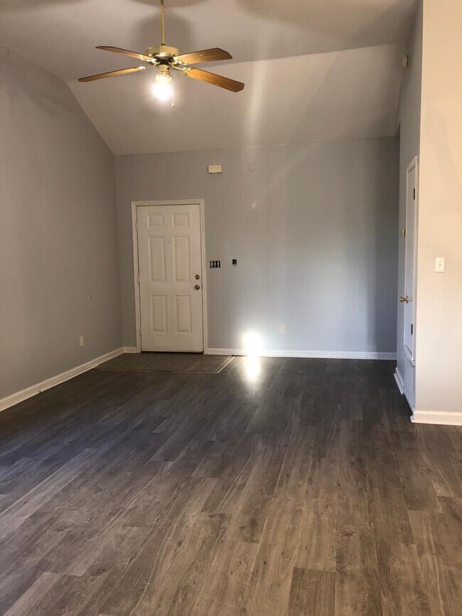 Building Photo - 3915 Gavick Cove