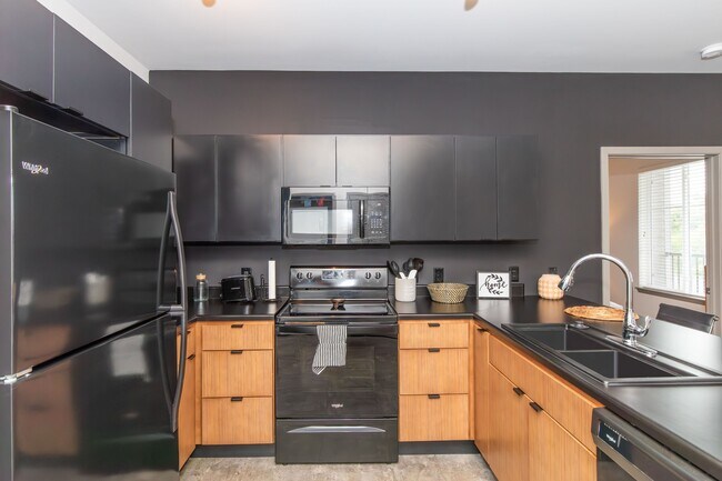 Casa de 2 dormitorios y 2 baños en Trails Bend, cocina amueblada - Trail's Bend Apartments and Townhomes