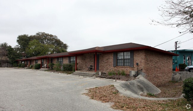 Building Photo - 5545-5555 Playa Way