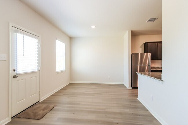 Foto del edificio - 8410 Sandy Drift Rd