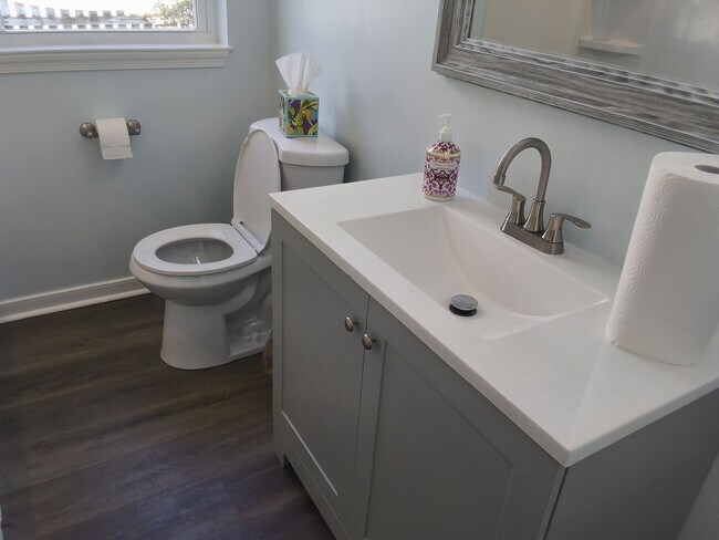 Building Photo - Completely renovated ranch home!