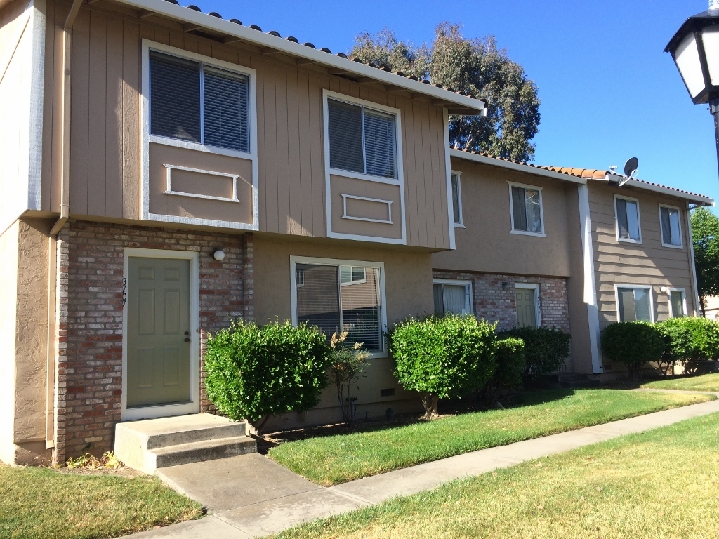 Primary Photo - Nice Remodeled Townhome In Livermore Close...