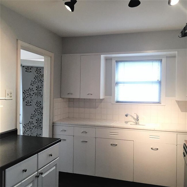 Foto del edificio - 1411 Althea Dr