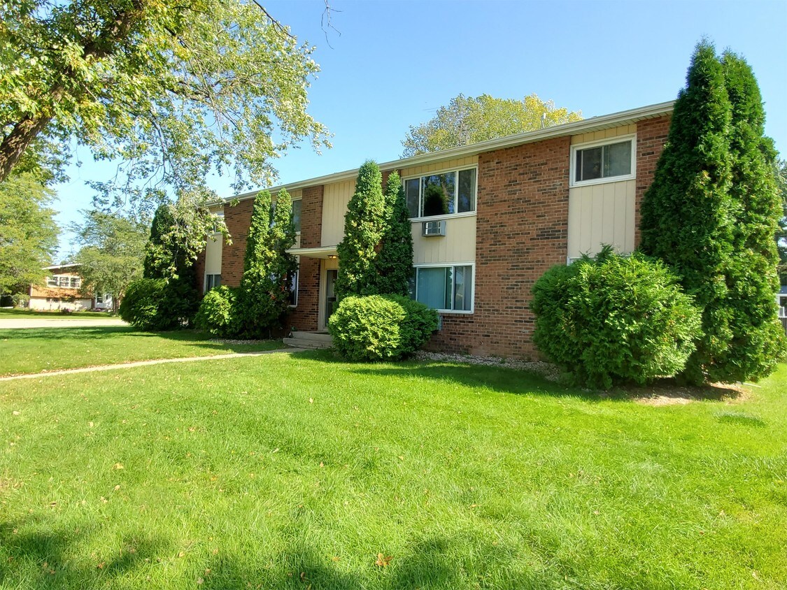 Primary Photo - 334 Center St