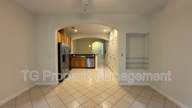 Building Photo - 12999 Sunset Lake Dr
