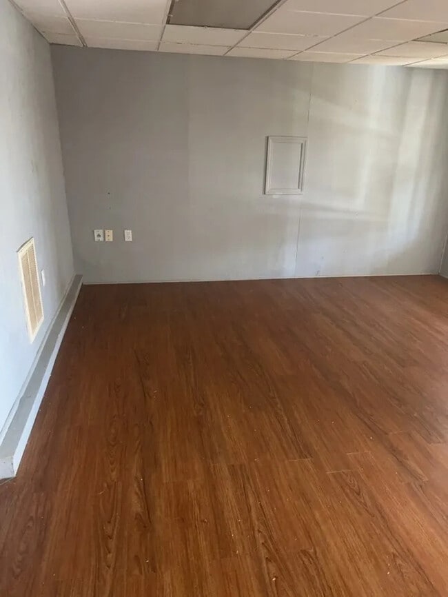 Building Photo - 3 Bedroom 1.5 Bathroom