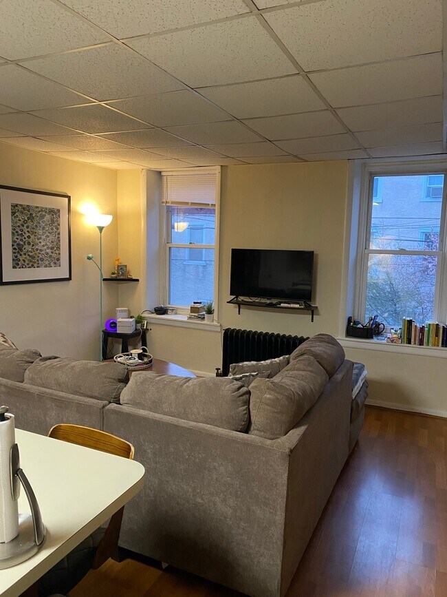 Foto del edificio - 3456 Sunnyside Ave