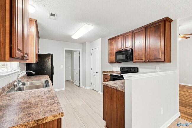 Building Photo - 161 Alderwood Dr