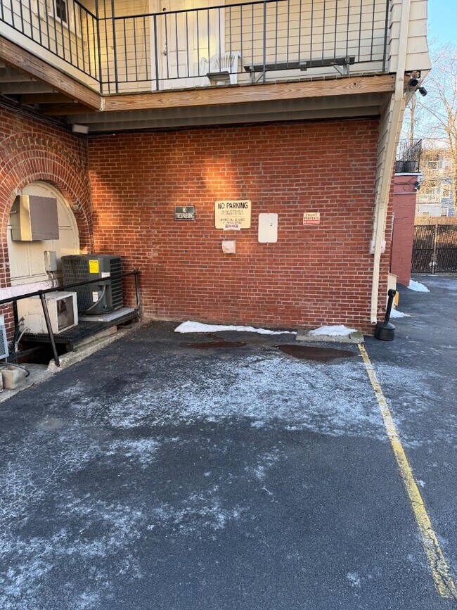 Building Photo - 175 Ashmont St