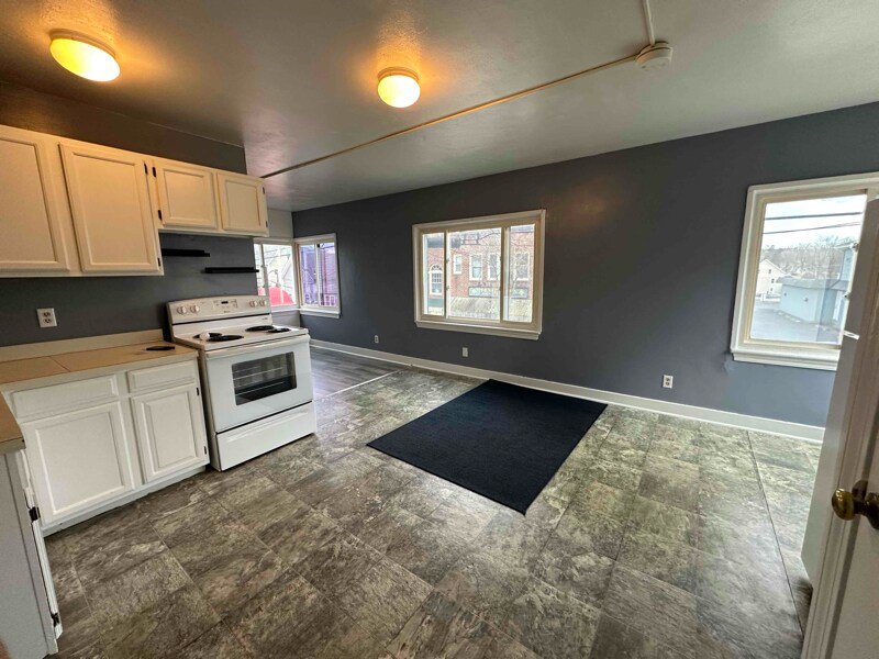 51 Central St Unit 2F, Southbridge, MA 01550 Room for Rent in