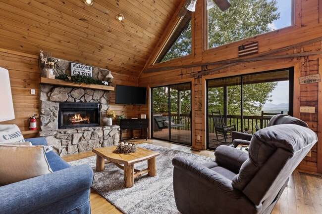 Building Photo - 120 Hummingbird Way