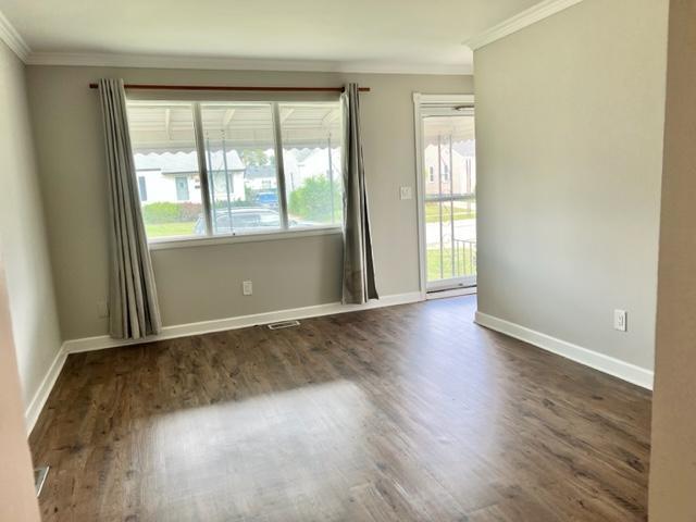 Living area - 684 E Mapledale Ave