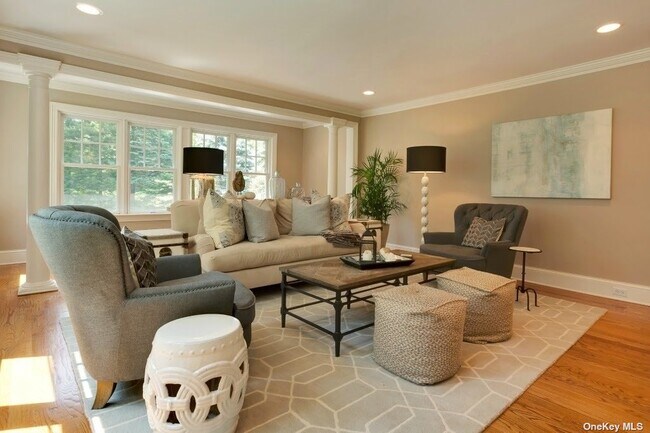Foto del edificio - 336 W Neck Rd