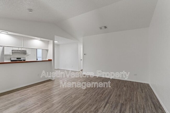 Building Photo - 11411 Walnut Ridge Dr