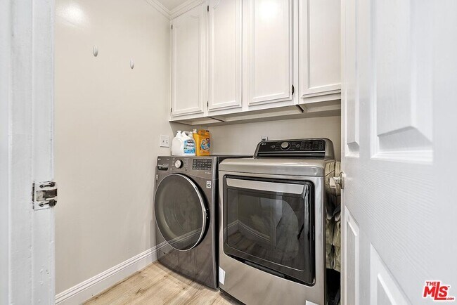 Foto del edificio - 16323 Summershade Dr