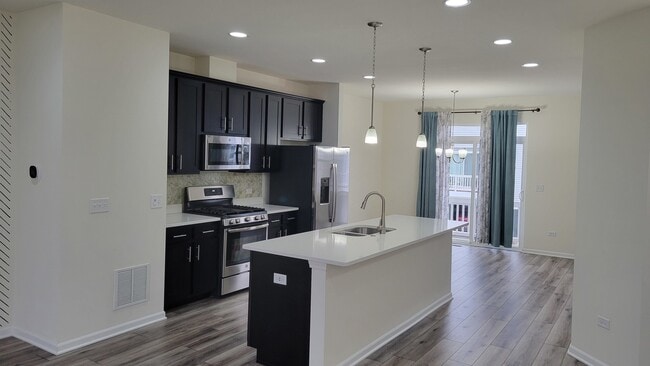 Building Photo - 879 Finley Dr
