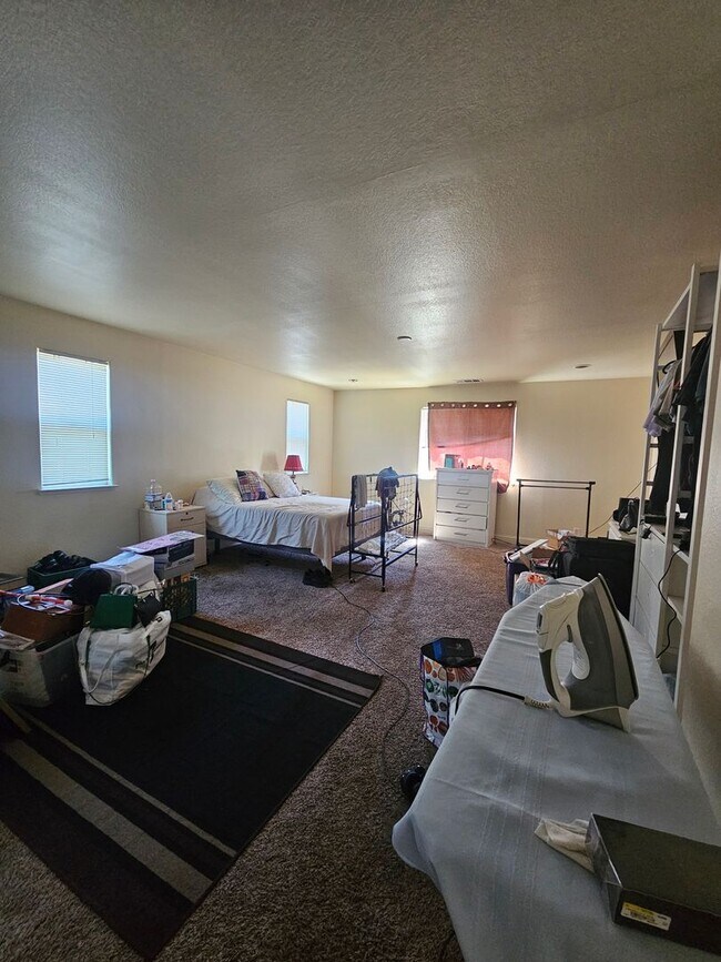 Building Photo - ? For Rent – Spacious 5 Bedroom Home ?