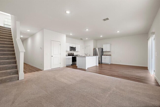 Building Photo - 640 Gemsbok Rd