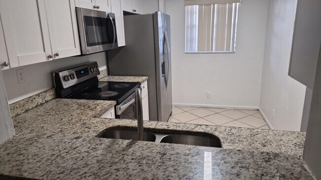 Foto del edificio - 2966 Coral Springs Dr