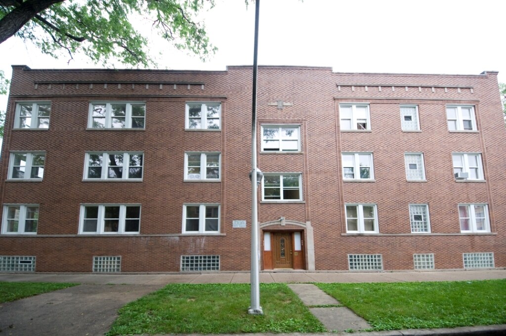 Primary Photo - 3104 W Ainslie St
