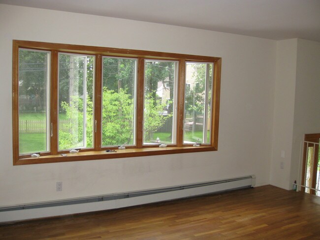Building Photo - 42 Maple St