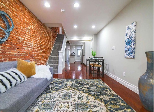 Foto del edificio - 135 W Randall St