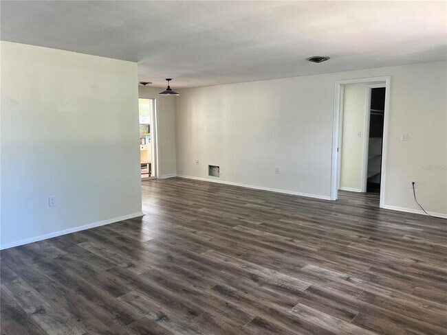 Building Photo - 1477 Nantucket Rd