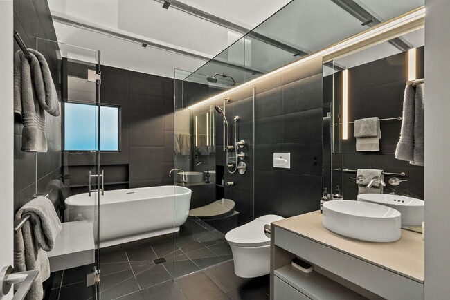 Building Photo - 1527 Cabrillo Ave