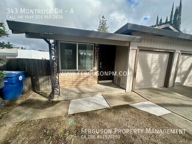 Foto del edificio - Dog Friendly Duplex with an Attached Garage