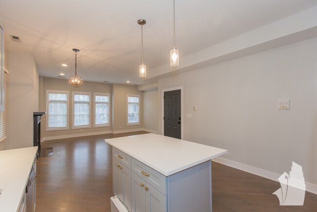 Foto del edificio - 2737 N Wayne Ave