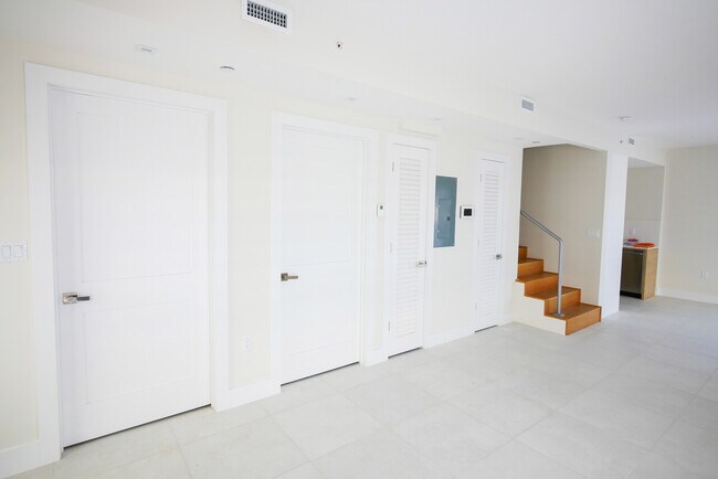 Building Photo - Jefferson Palms - Miami beach