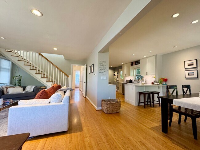 Building Photo - Bryant Home