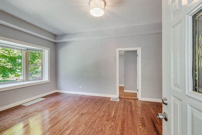 Building Photo - 10817 S Prospect Ave
