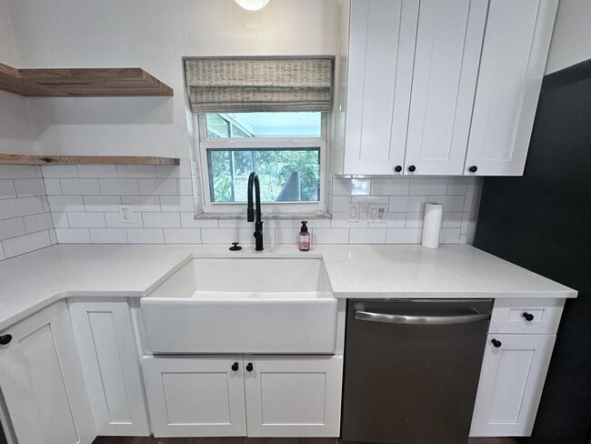 Building Photo - 1422 Byram Dr