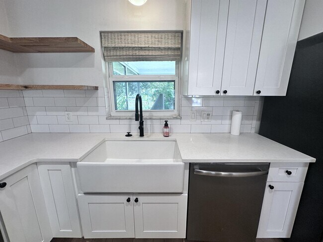 Foto del edificio - 1422 Byram Dr