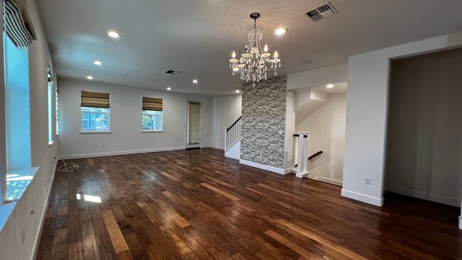 Building Photo - $4,390 / 4 BR STUNNING 2017 MODEL HOME FOR...