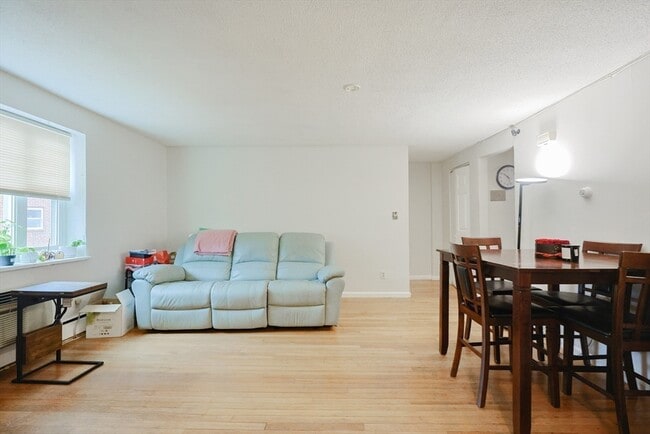 Building Photo - 49 Colborne Rd