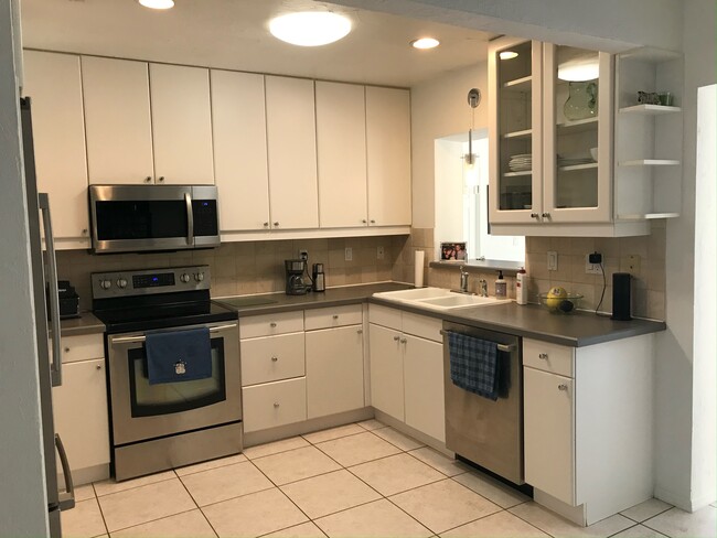 Foto del edificio - 1526 S Osprey Ave