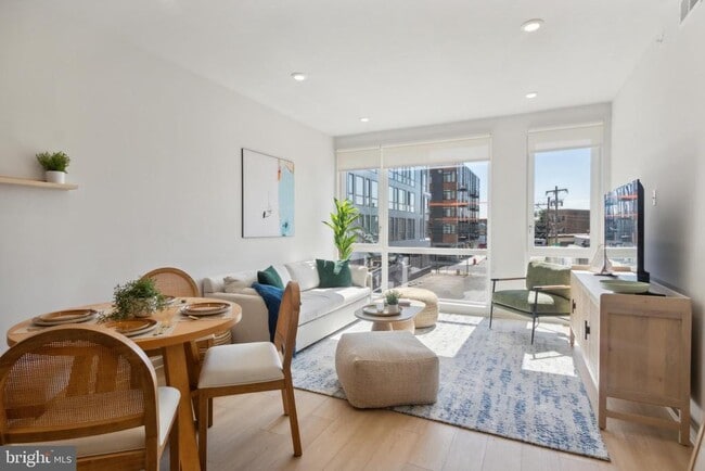 Foto del edificio - 1775 N American St