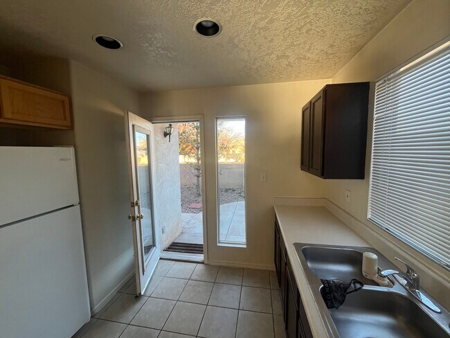 Foto del edificio - 1301 Villa Chamisa NE