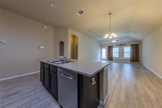 Foto del edificio - 15111 Verela Dr