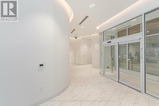 Building Photo - 238 Simcoe St
