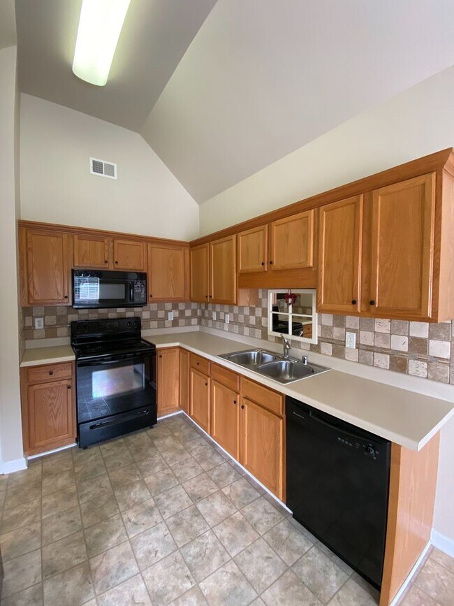 Building Photo - Cozy Home with Fenced-In Backyard for Rent in Bessemer! Available to View with 48 Hours Notice!