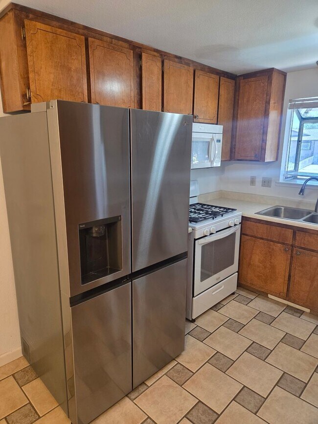 Foto del edificio - Pet-Friendly 3BR Home in Carson City with Yard & Modern Updates