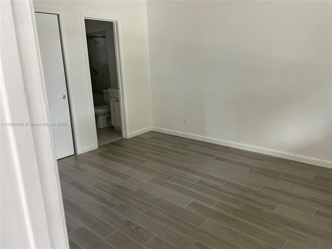 Building Photo - 1095 N 59th Ave