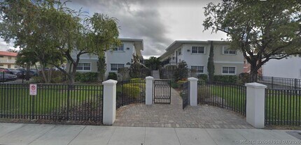 Building Photo - 1780 S Glades Dr