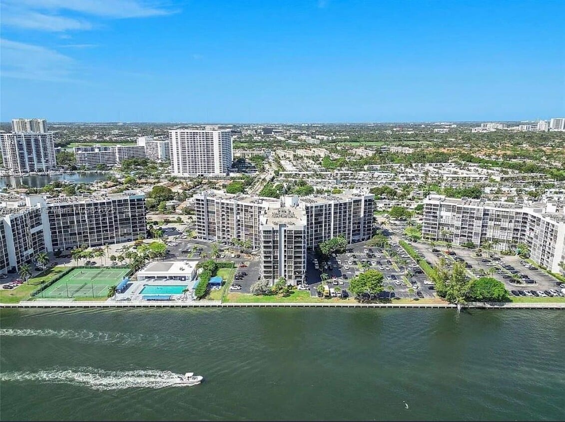 Foto principal - 600 Parkview Dr