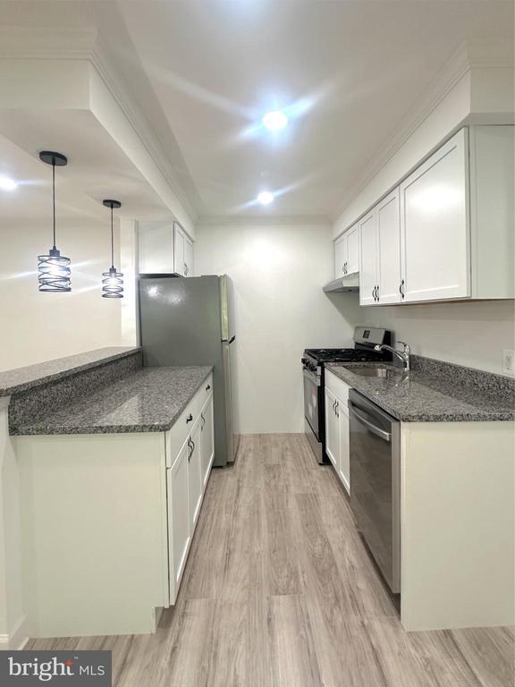 Foto del edificio - 4211 Americana Dr