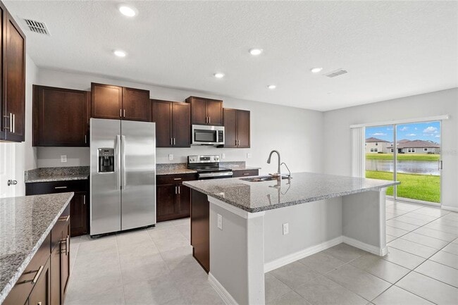 Foto del edificio - 16649 Carlton Pond St