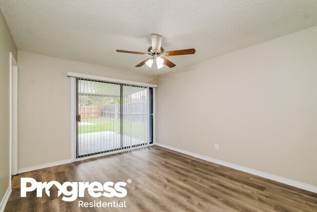 Building Photo - 305 Pebblebrook St